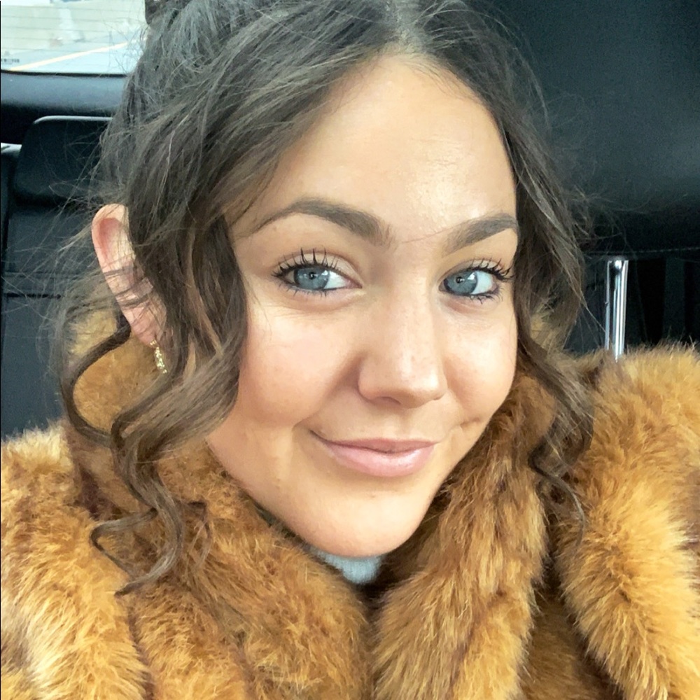 Meet your Posher, Laura